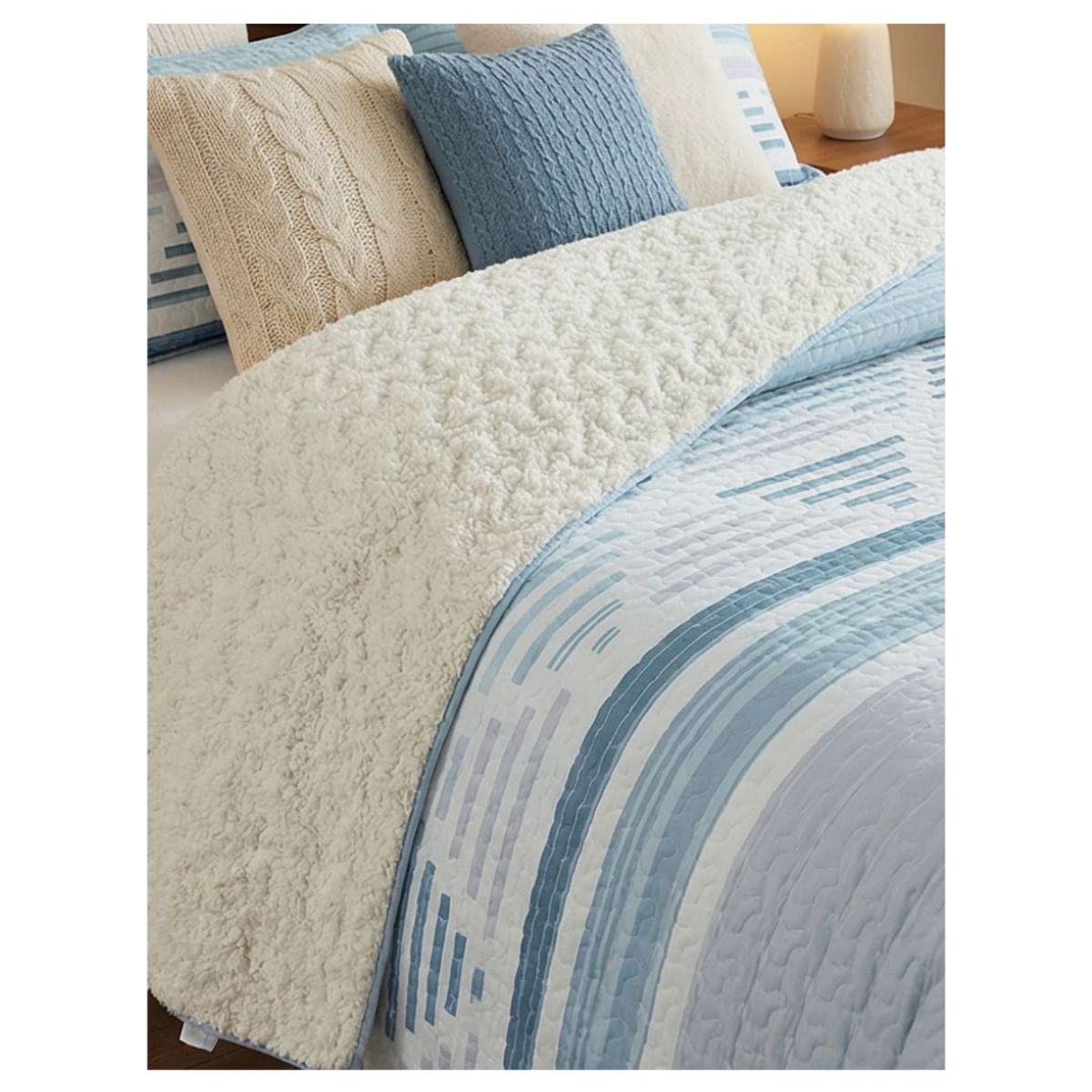 GENERICO - Cubrecama Sherpa 1.5 Plazas - Celeste Triángulos M968