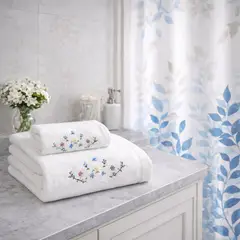 BOHEMIK - Set de 3 Toallas bordadas Algodón 550 GSM Floral /1 x tamaño) y Cortina de Baño Azzurro
