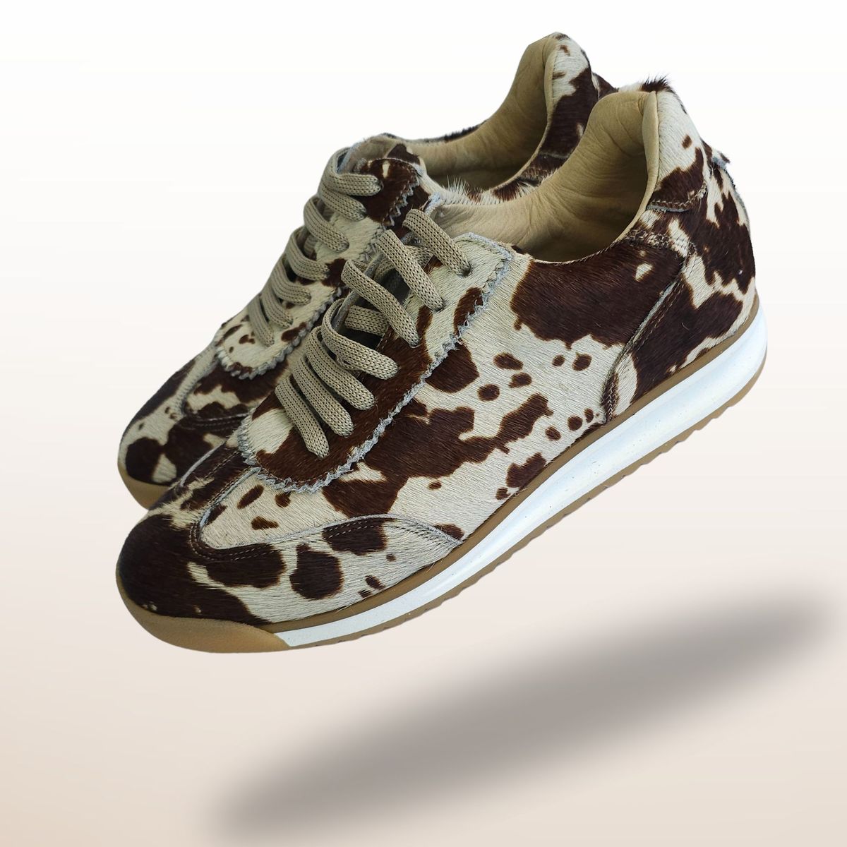 ANNY OUTFITS - Zapatilla mujer Cow  Urban Edition .
