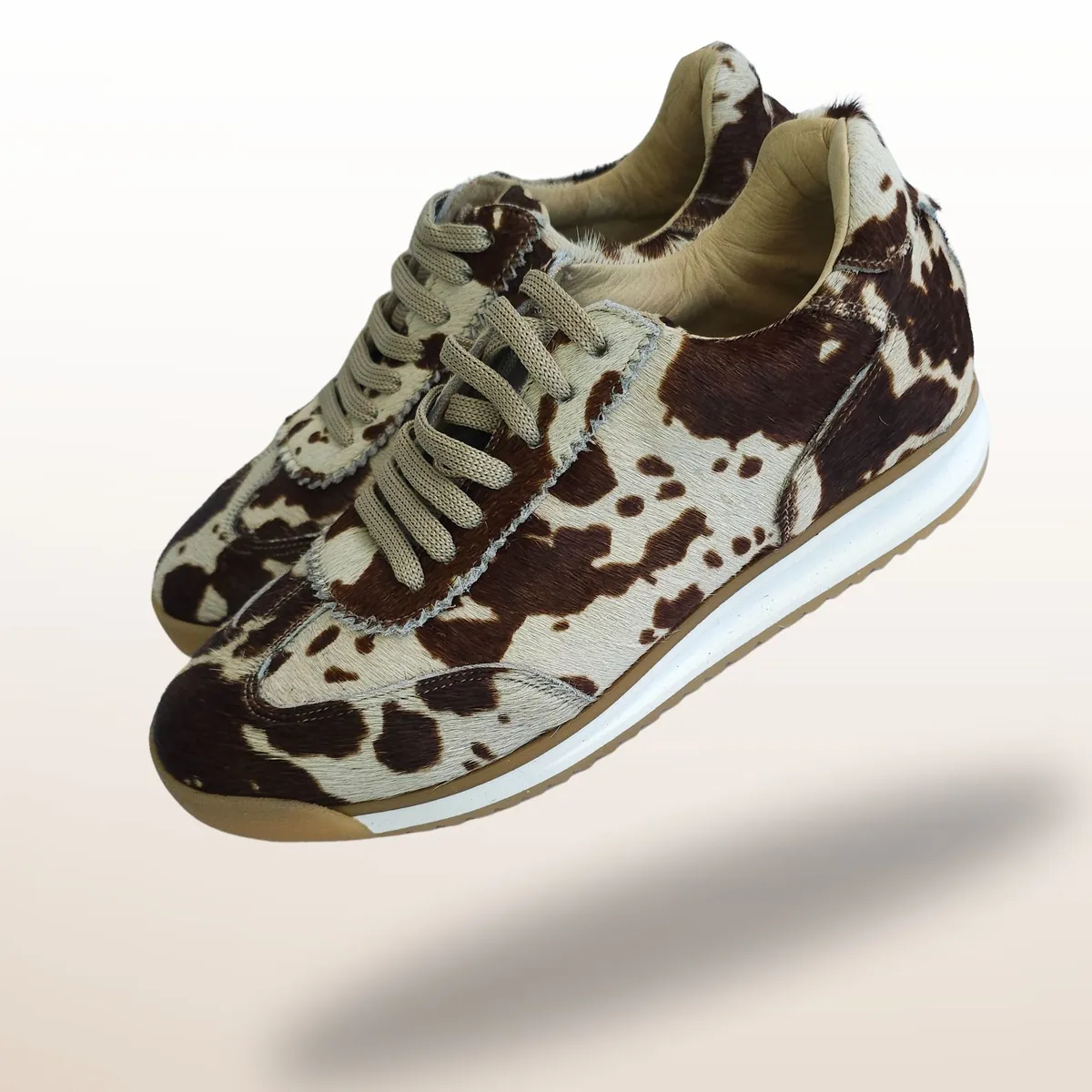 ANNY OUTFITS - Zapatilla mujer Cow  Urban Edition .