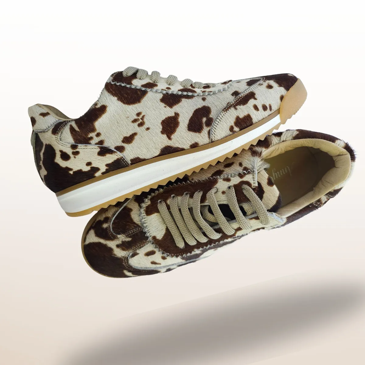 ANNY OUTFITS - Zapatilla mujer Cow  Urban Edition .
