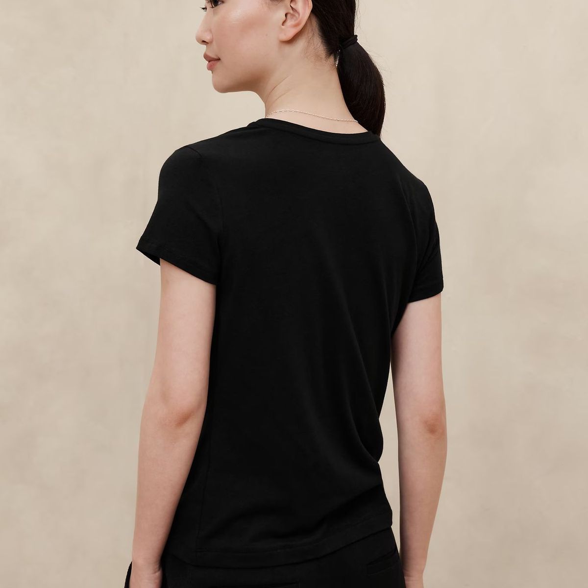 BANANA REPUBLIC - Polera Mujer Timeless Cuello Redondo Negro Banana Republic