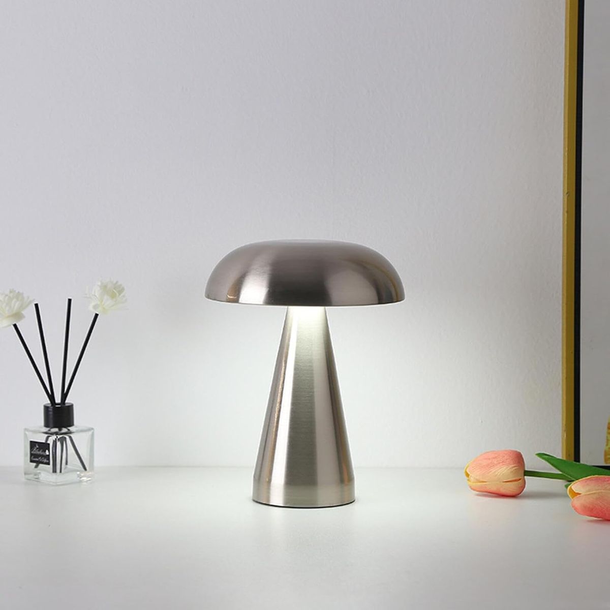 HOME NEAT - Lámpara De Mesa LED Recargable  Forma De Hongo - Plateado
