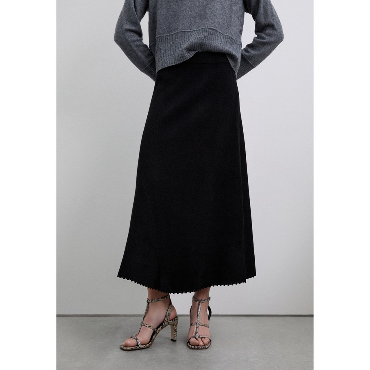 SCALPERS - Falda Asimétrica Acabado Especial