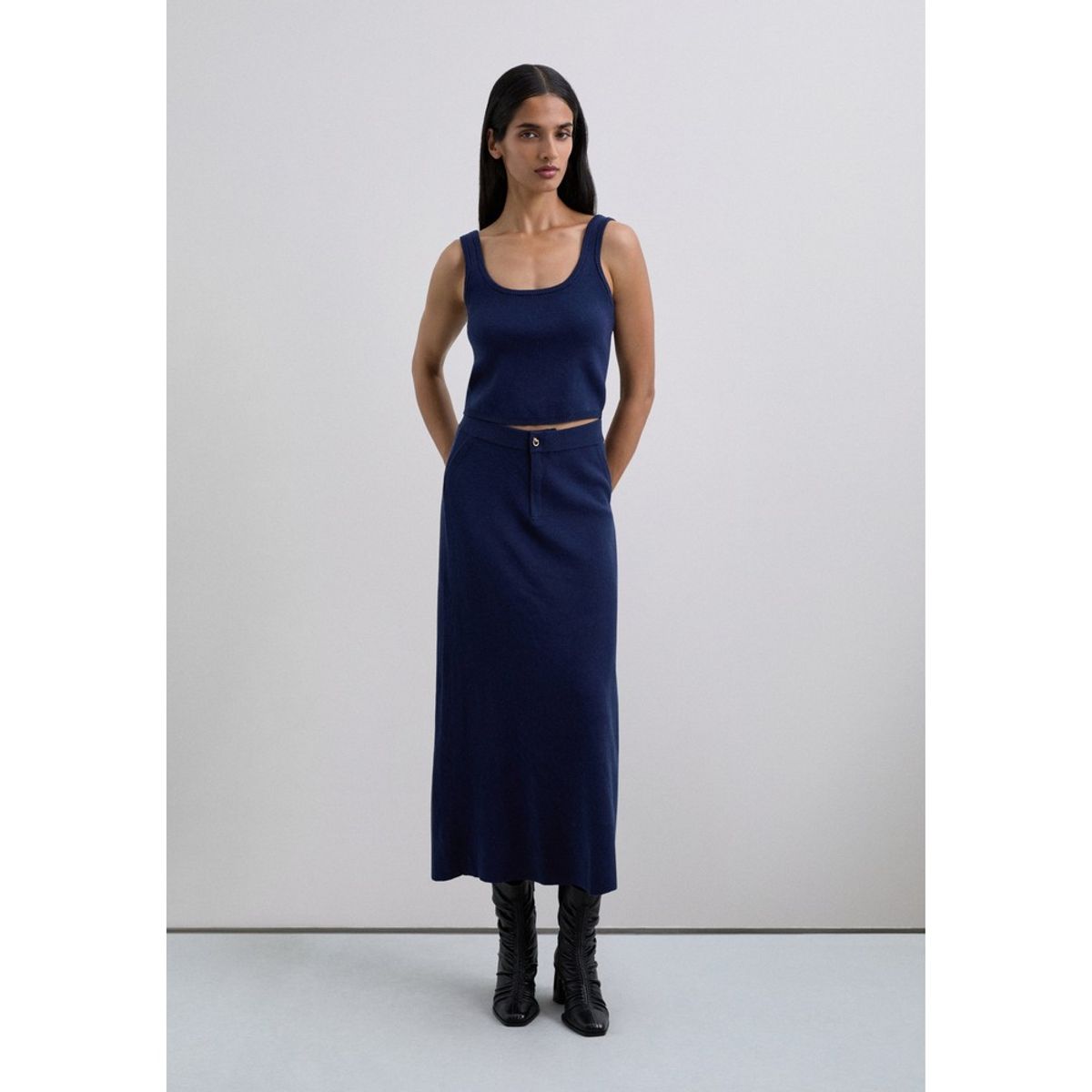 SCALPERS - Falda Midi Punto Botón