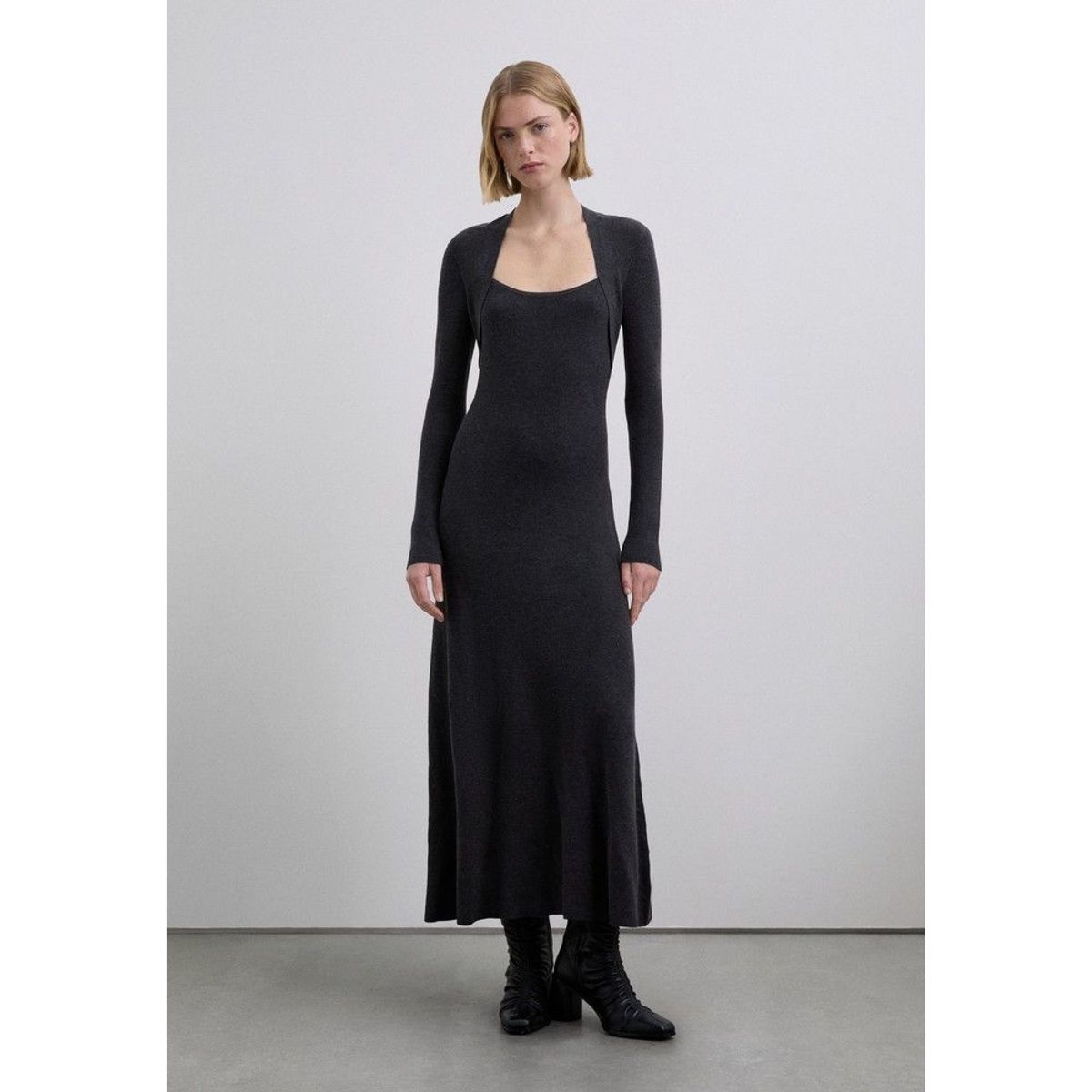 SCALPERS - Vestido Midi Estructurado