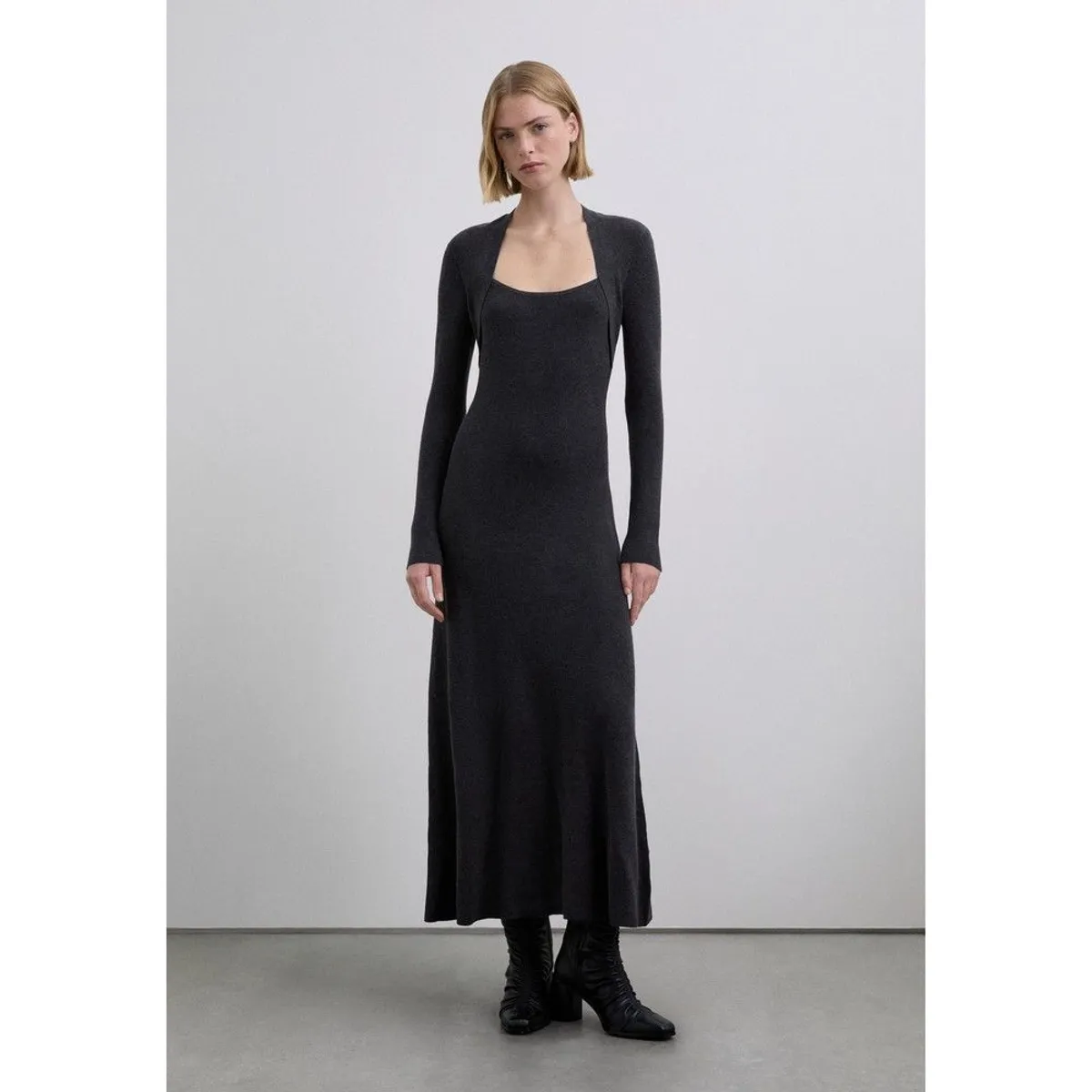 SCALPERS - Vestido Midi Estructurado