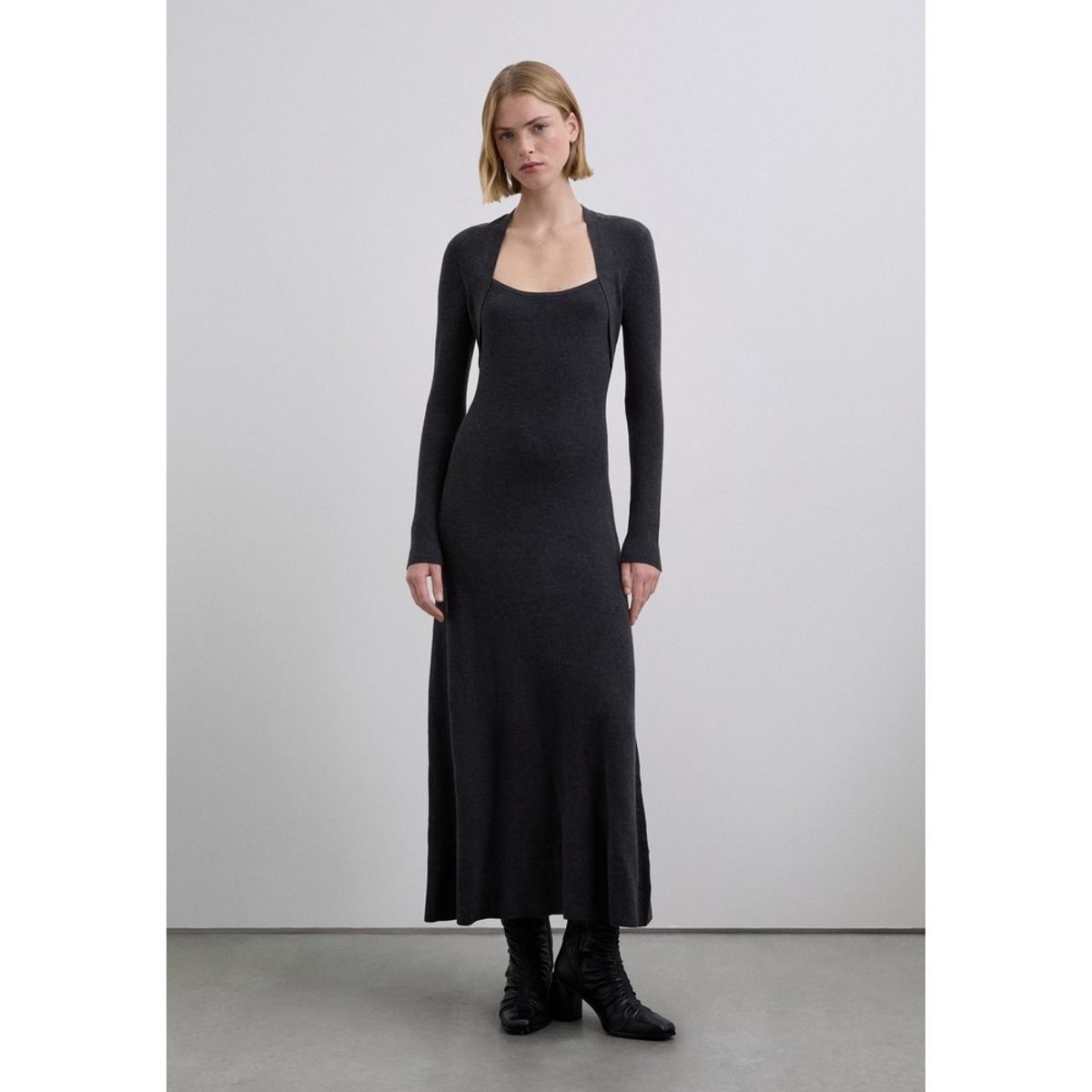 SCALPERS - Vestido Midi Estructurado