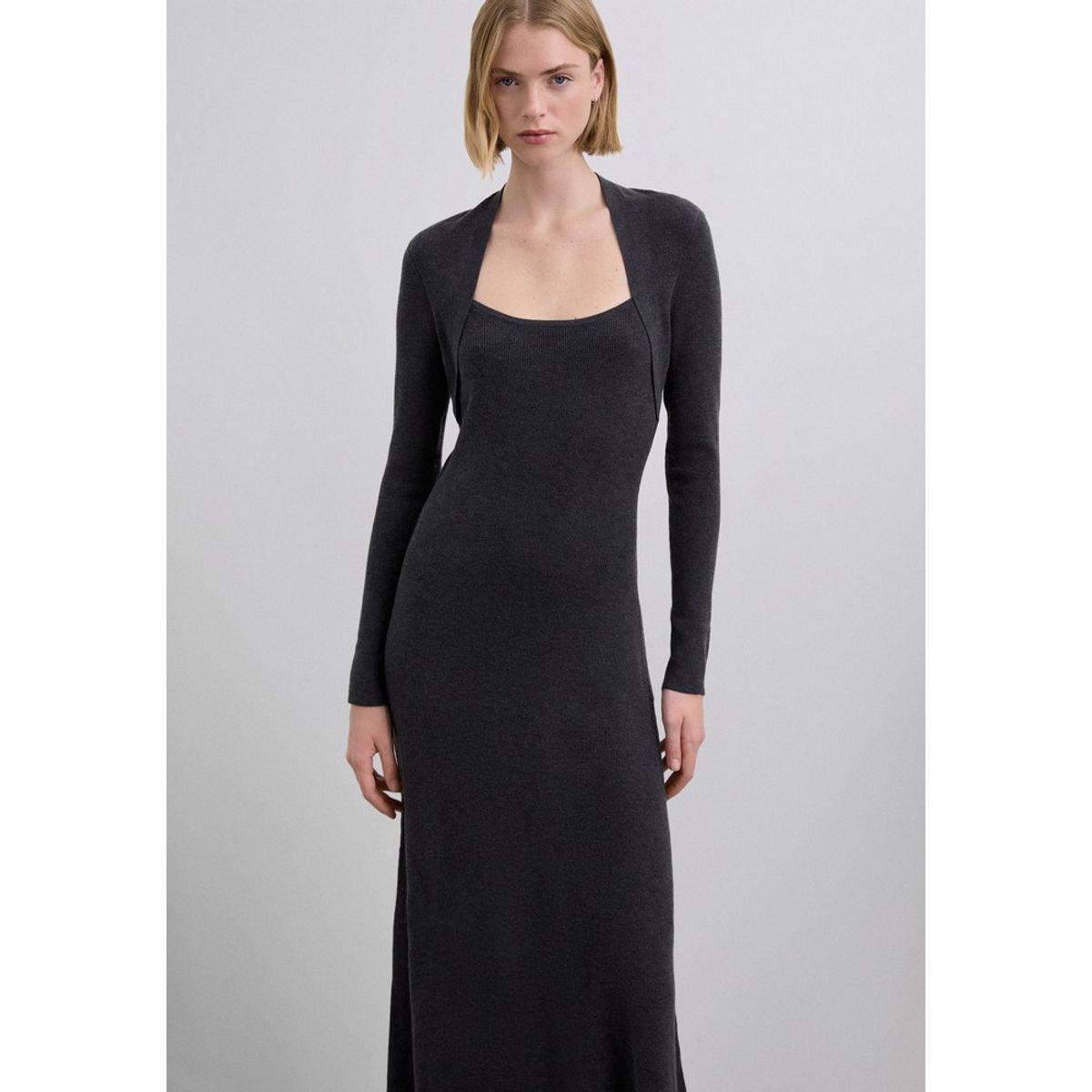 SCALPERS - Vestido Midi Estructurado