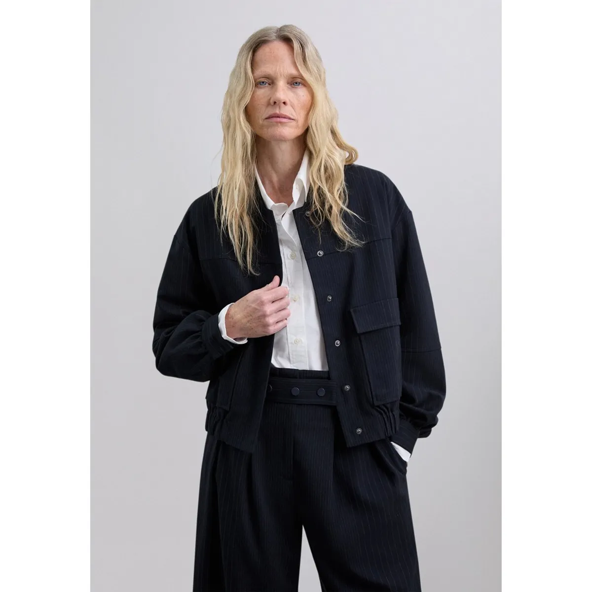 SCALPERS - Chaqueta Bomber Raya Diplomática