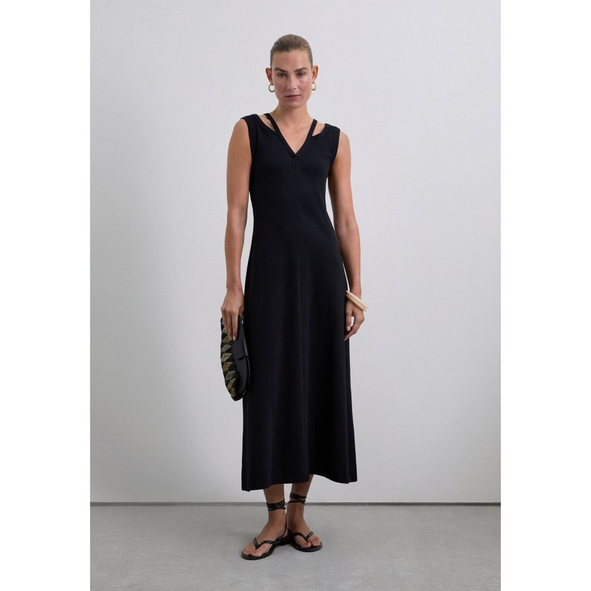 SCALPERS - Vestido Midi Cut Out