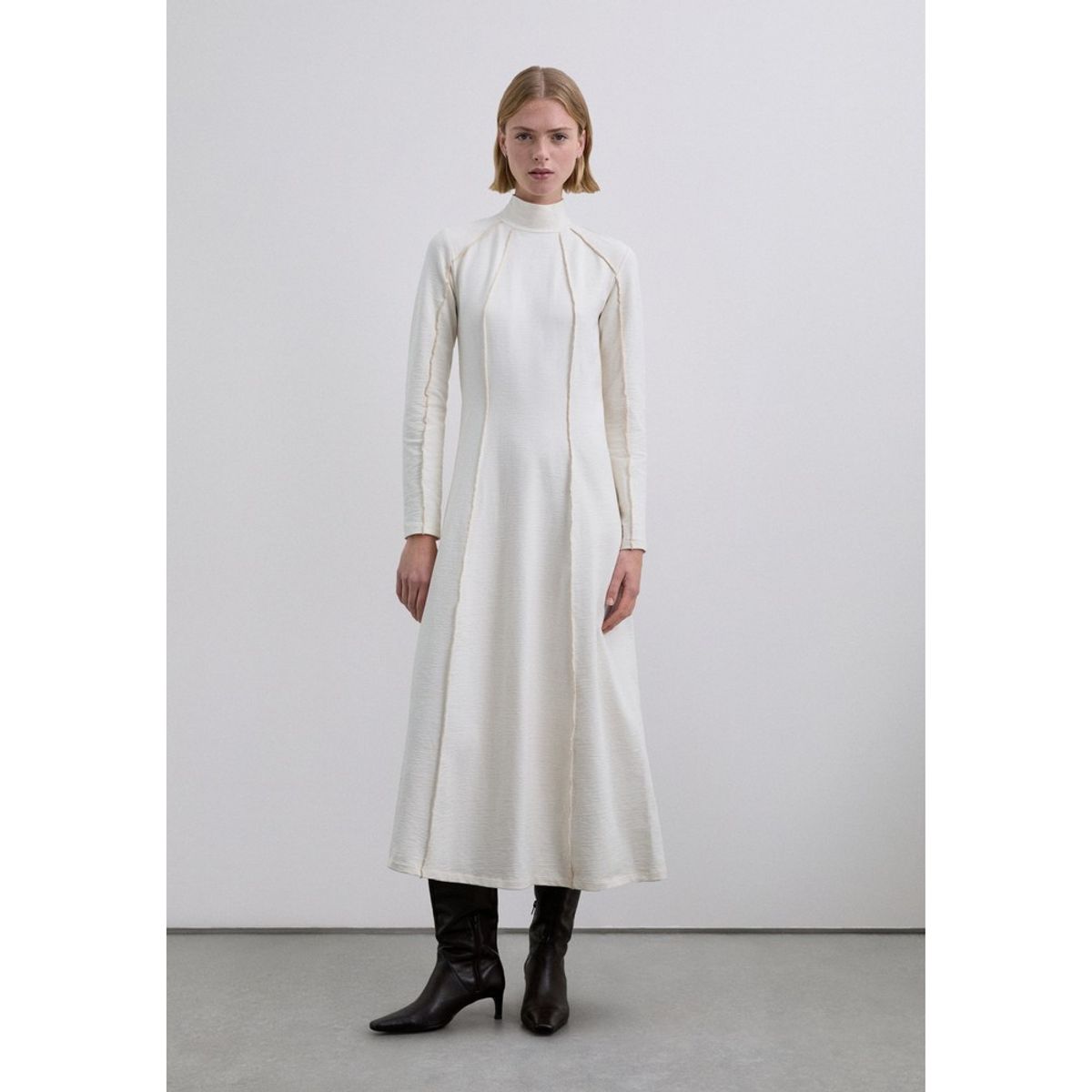 SCALPERS - Vestido Midi Punto Overlock