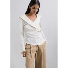 SCALPERS - Camisa Satinada Asimétrica