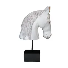 BROOKMAN - ADORNO CABALLO FRISON BLANCO POLIRESINA BASE FIERRO 30 x 19,5 x 52 CM