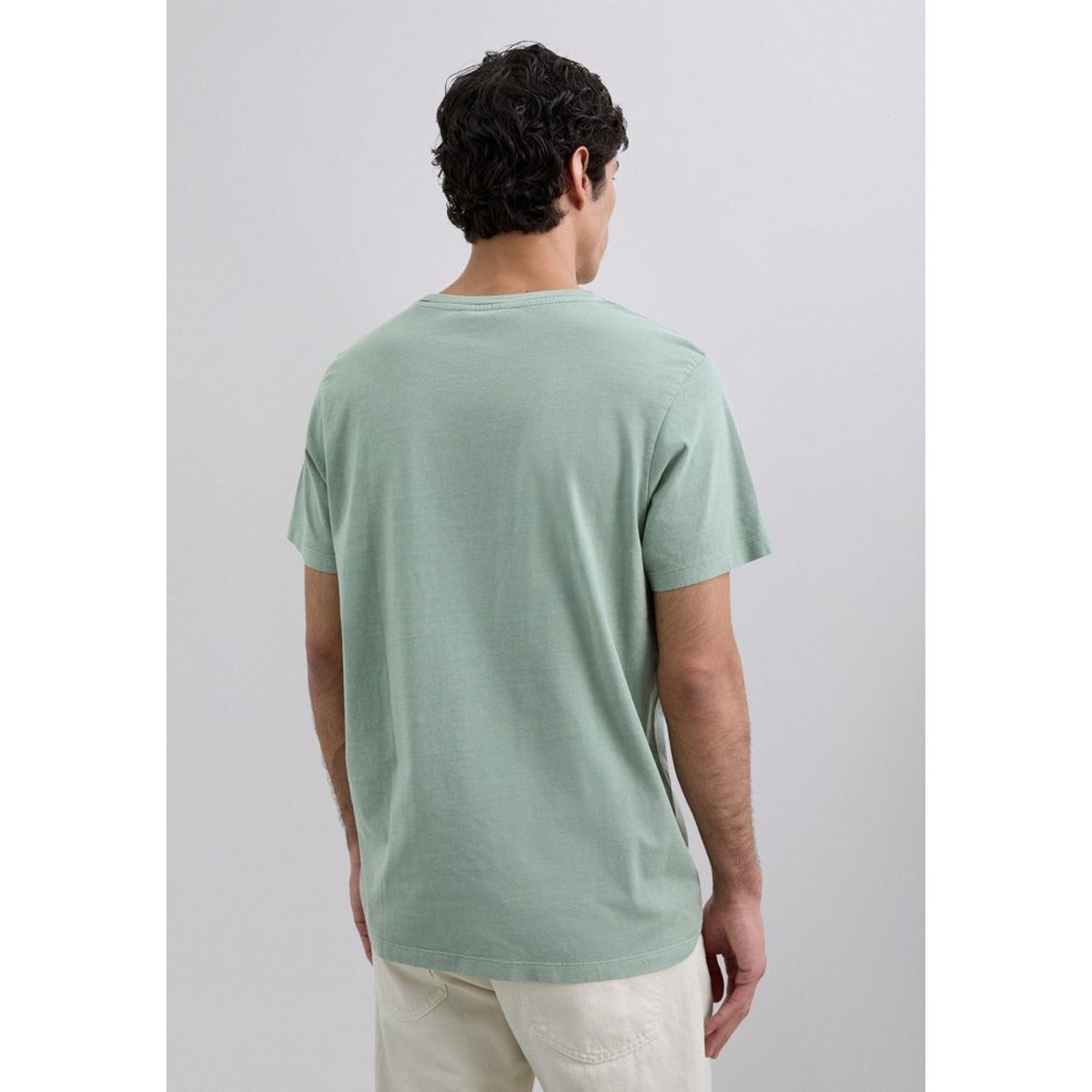 SCALPERS - Polera Calavera Bordada Tono