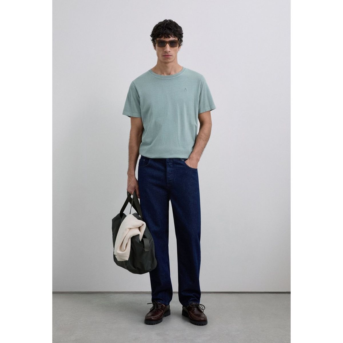 SCALPERS - Polera Calavera Bordada Tono