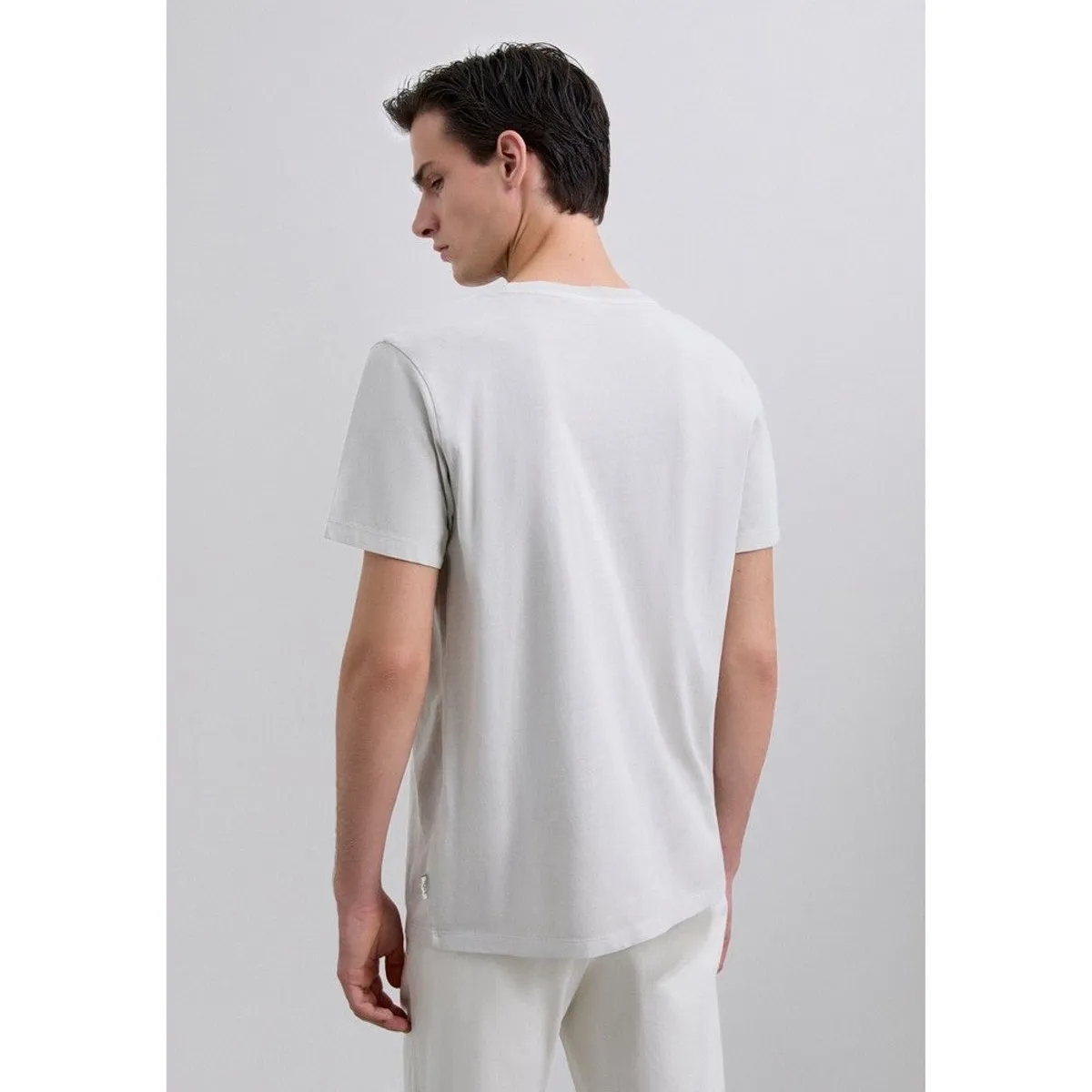 SCALPERS - Polera Calavera Bordada Tono