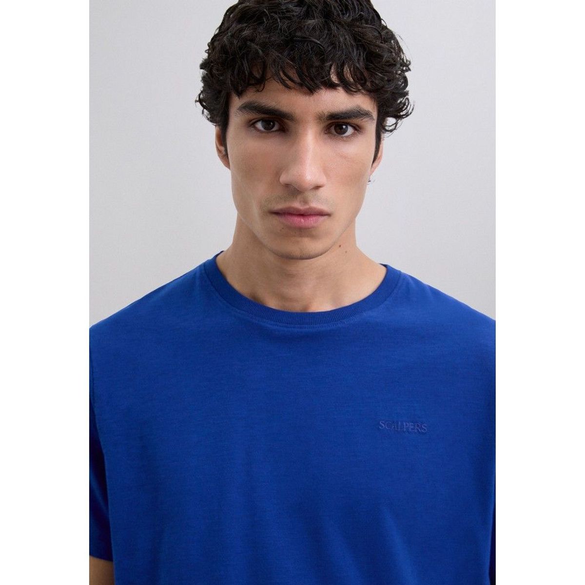 SCALPERS - Polera Bordada Efecto Lavado
