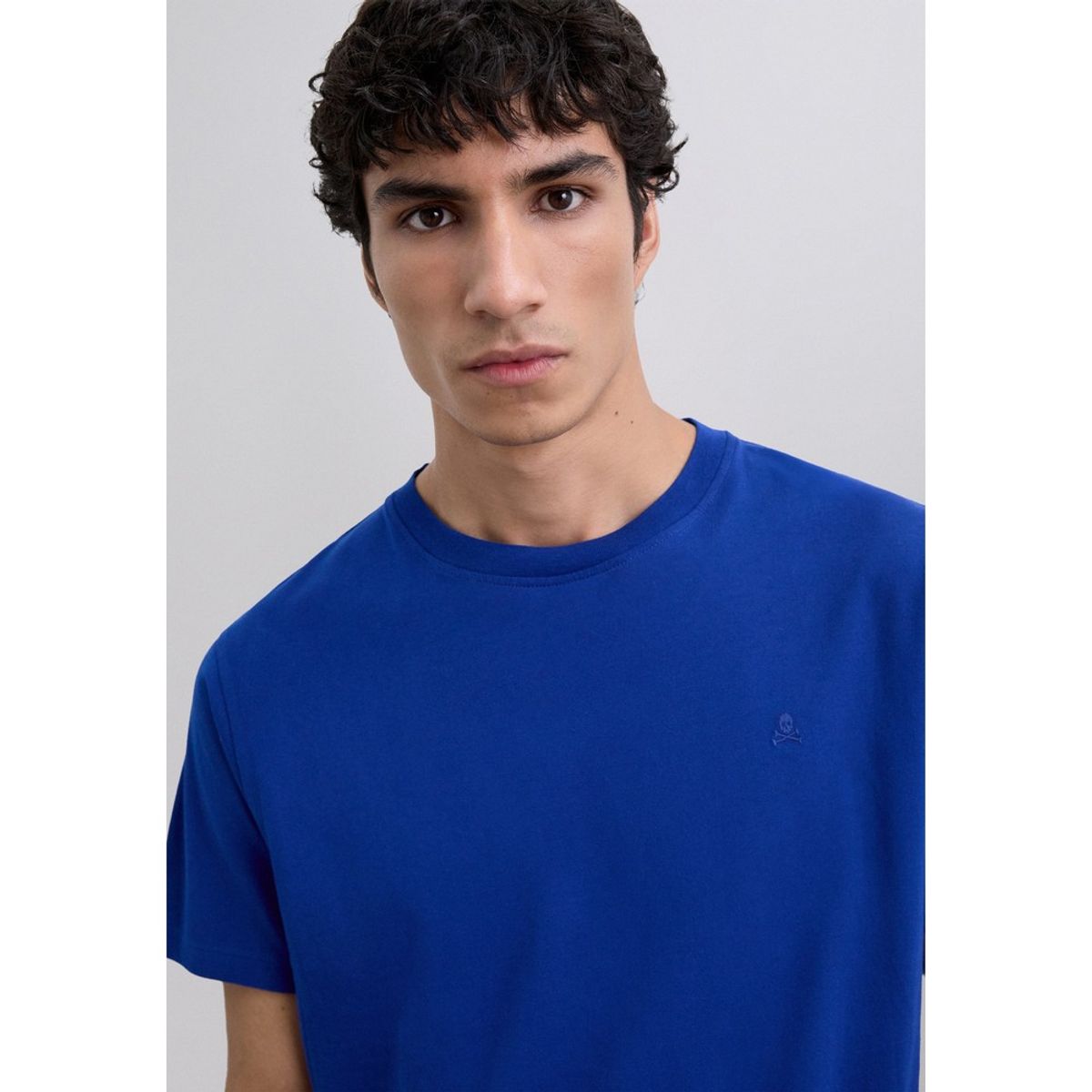 SCALPERS - Polera Calavera Bordada