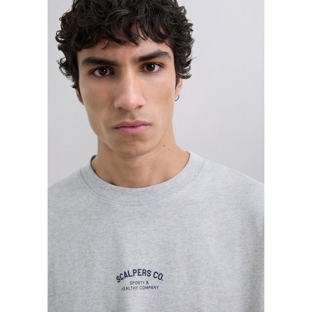 SCALPERS - Polera Print Logo Contraste