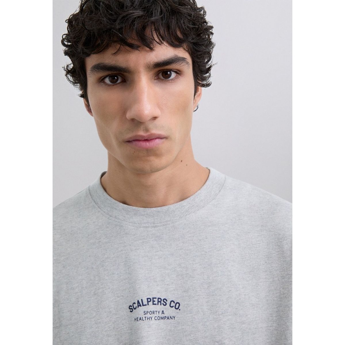 SCALPERS - Polera Print Logo Contraste