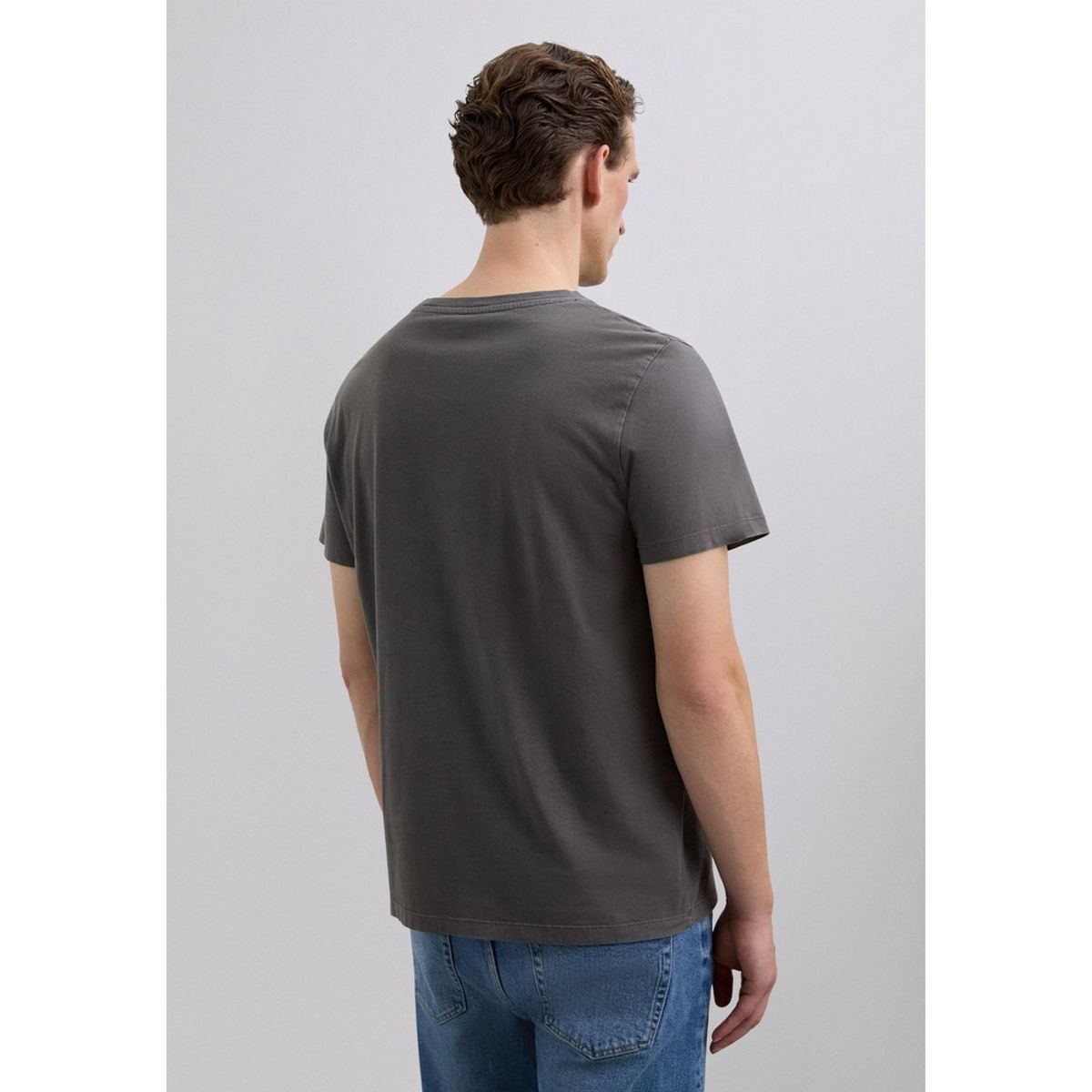 SCALPERS - Polera Calavera Bordada Tono