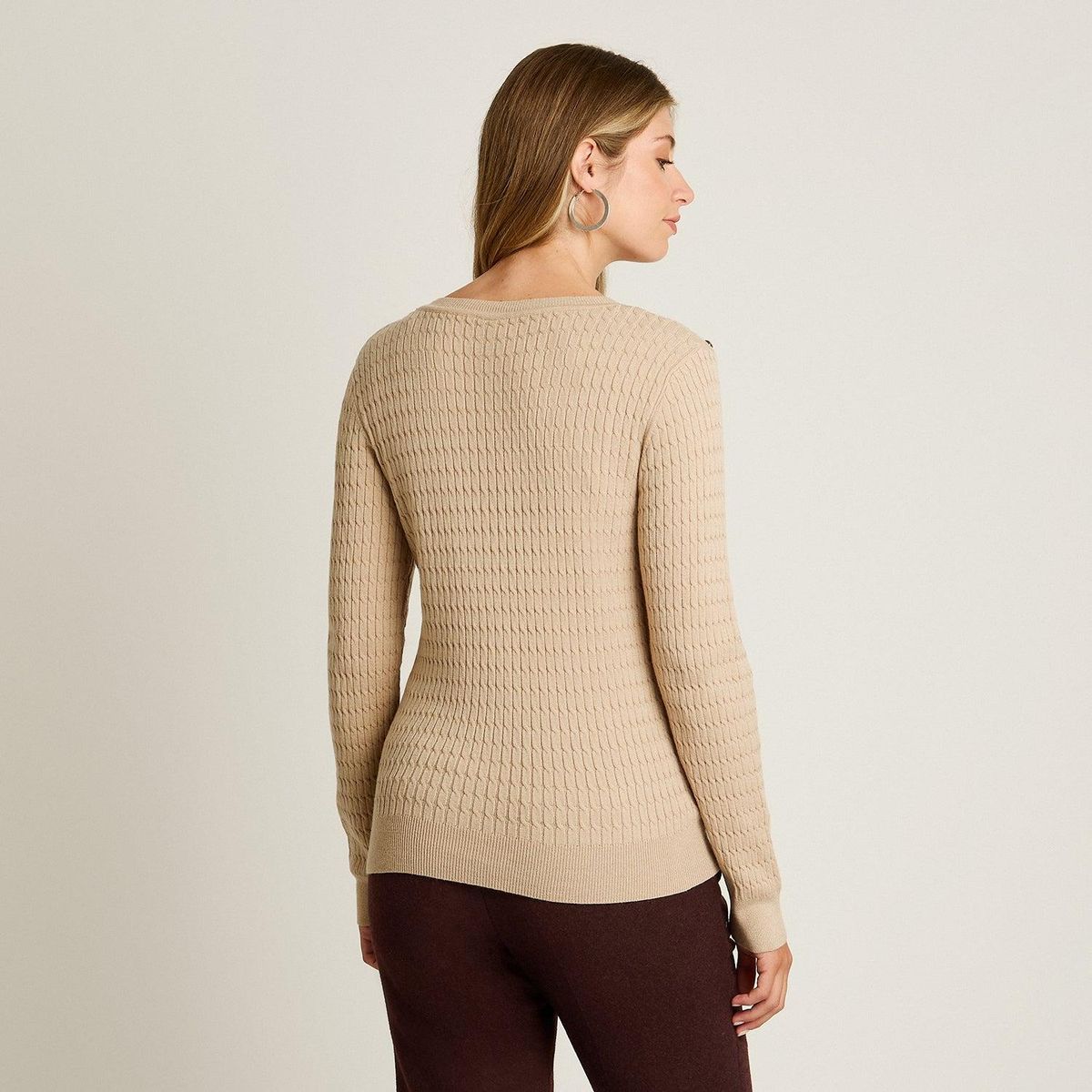 LORENZO DI PONTTI - Sweater Beige con Trenzado en Relieve y Botones Plateados en Hombro