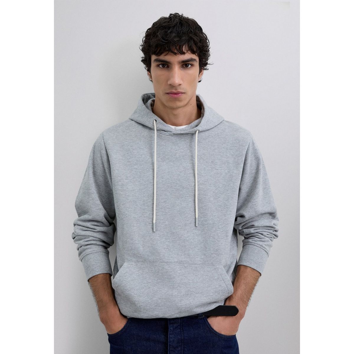 SCALPERS - Polerón Capucha Básica Bordada