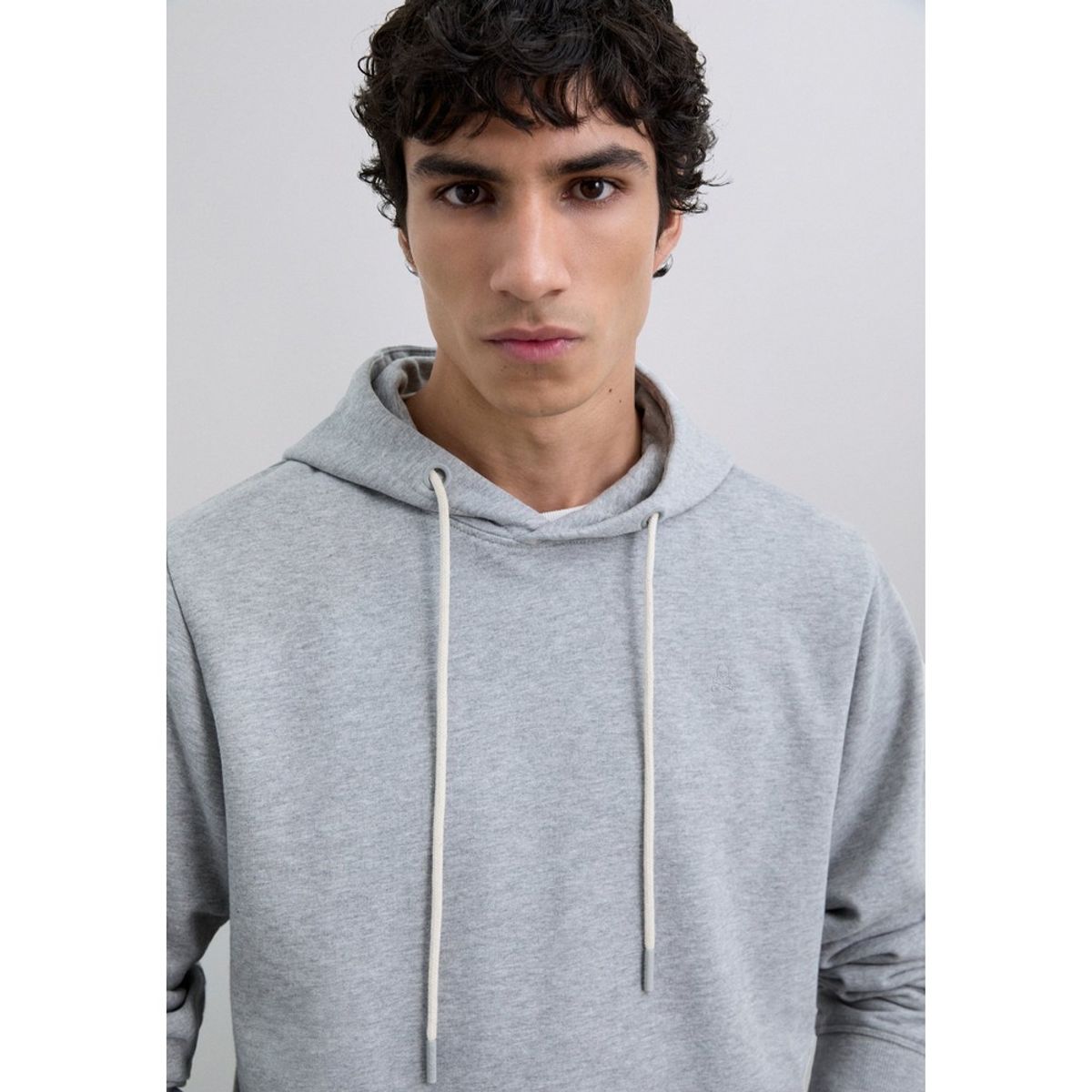 SCALPERS - Polerón Capucha Básica Bordada