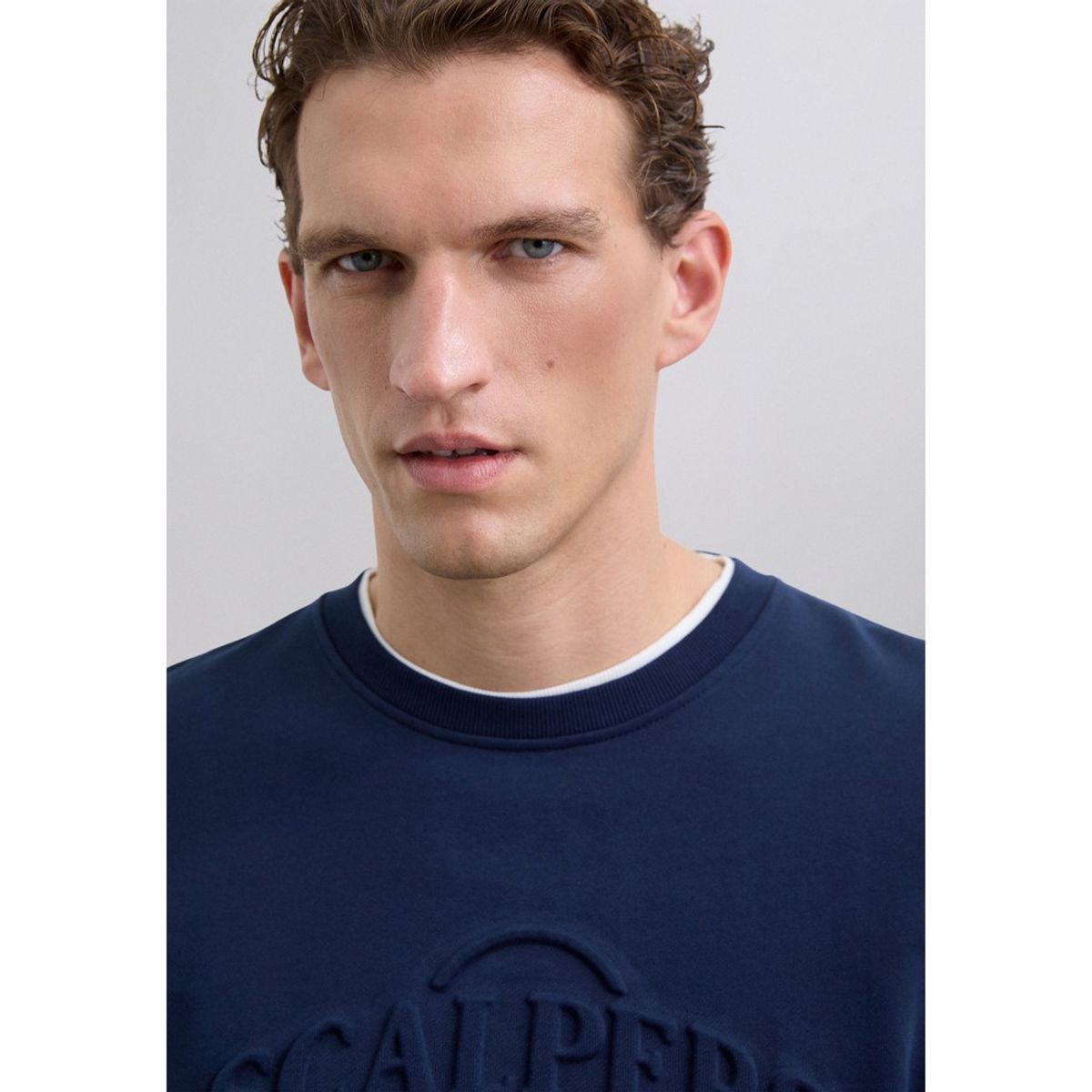 SCALPERS - Polerón Logo Relieve