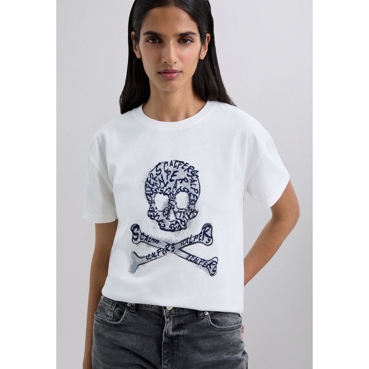 SCALPERS - Polera Logo Calavera Print