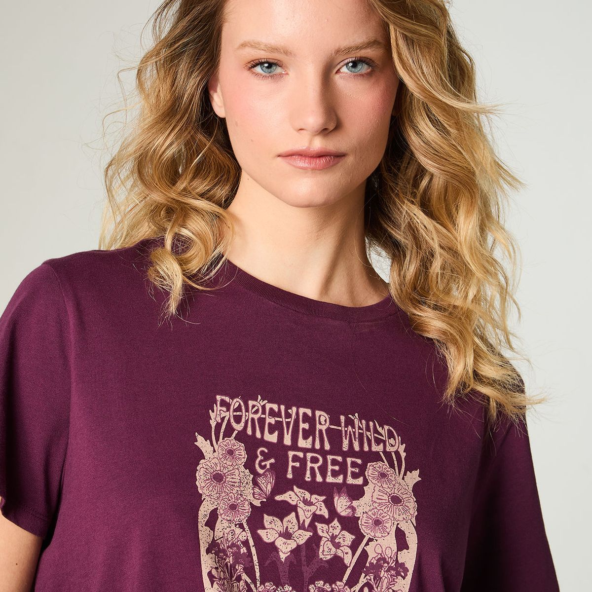 WRANGLER - Polera Mujer Graphic Tee Regular Fit Violeta