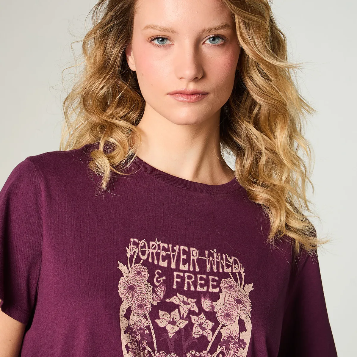 WRANGLER - Polera Mujer Graphic Tee Regular Fit Violeta