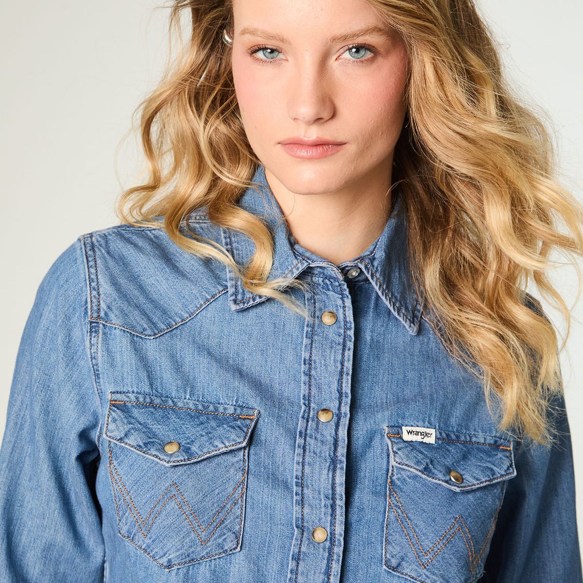 WRANGLER - Camisa Mujer Western Shirt Denim Regular Fit Azul