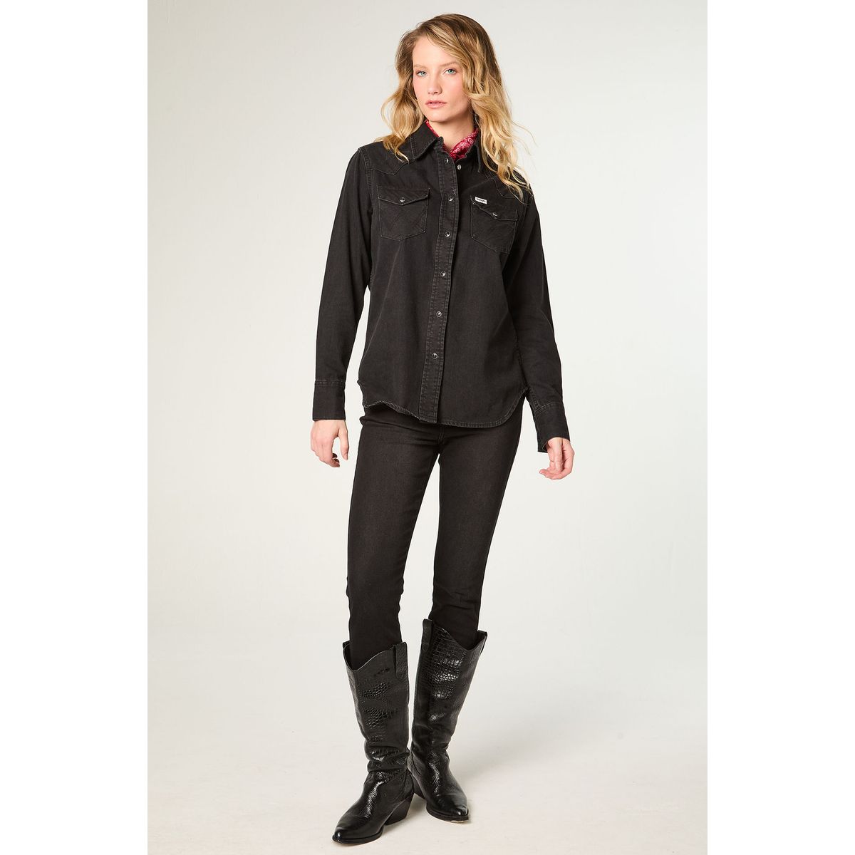 WRANGLER - Camisa Mujer Western Shirt Denim Regular Fit Negro