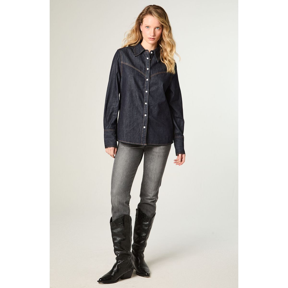 WRANGLER - Camisa Mujer V-Yoke Denim Regular Fit Azul