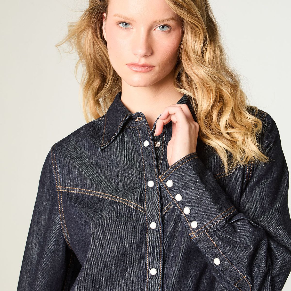 WRANGLER - Camisa Mujer V-Yoke Denim Regular Fit Azul