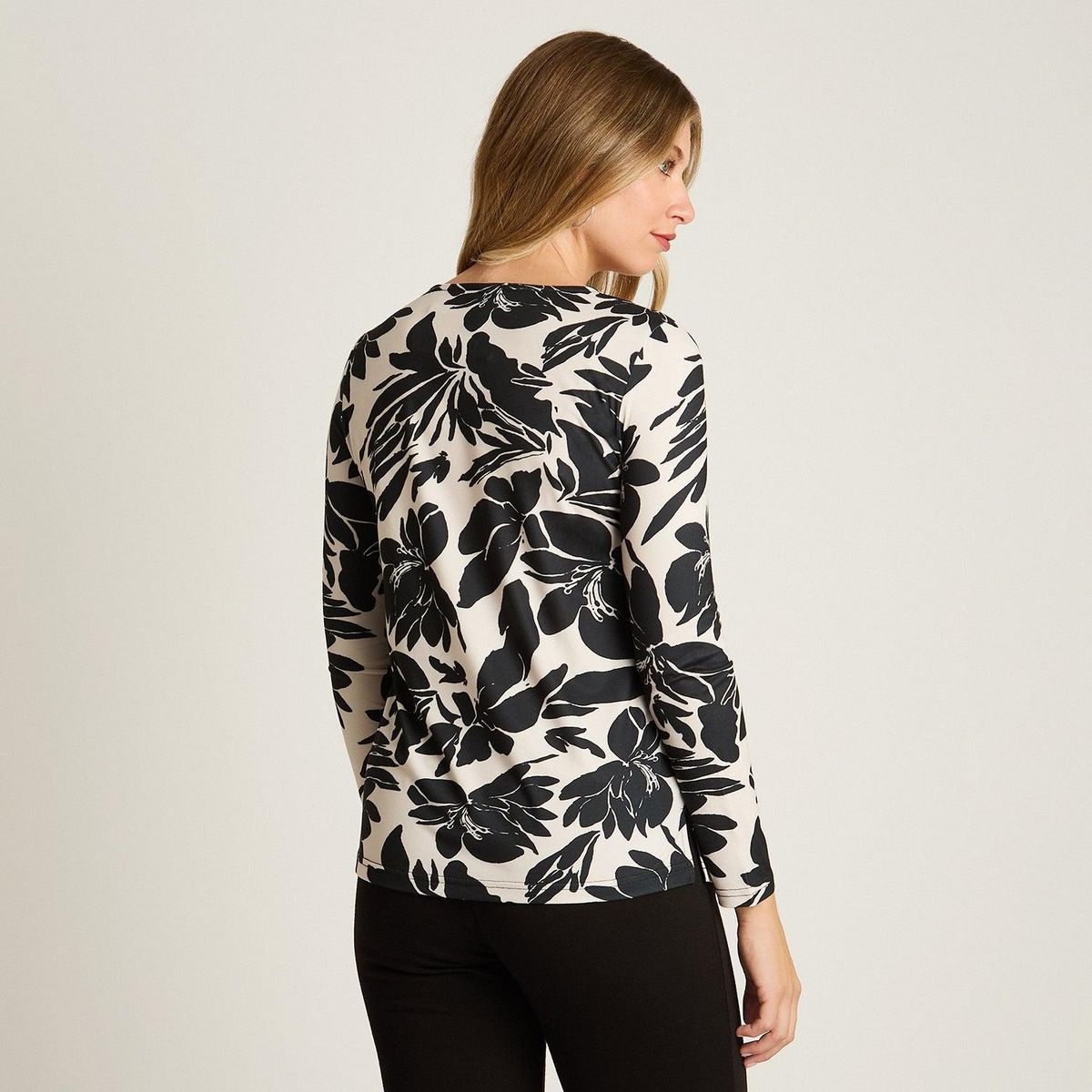 LORENZO DI PONTTI - Polera Negra Estampada Escote Redondo Hot Touch