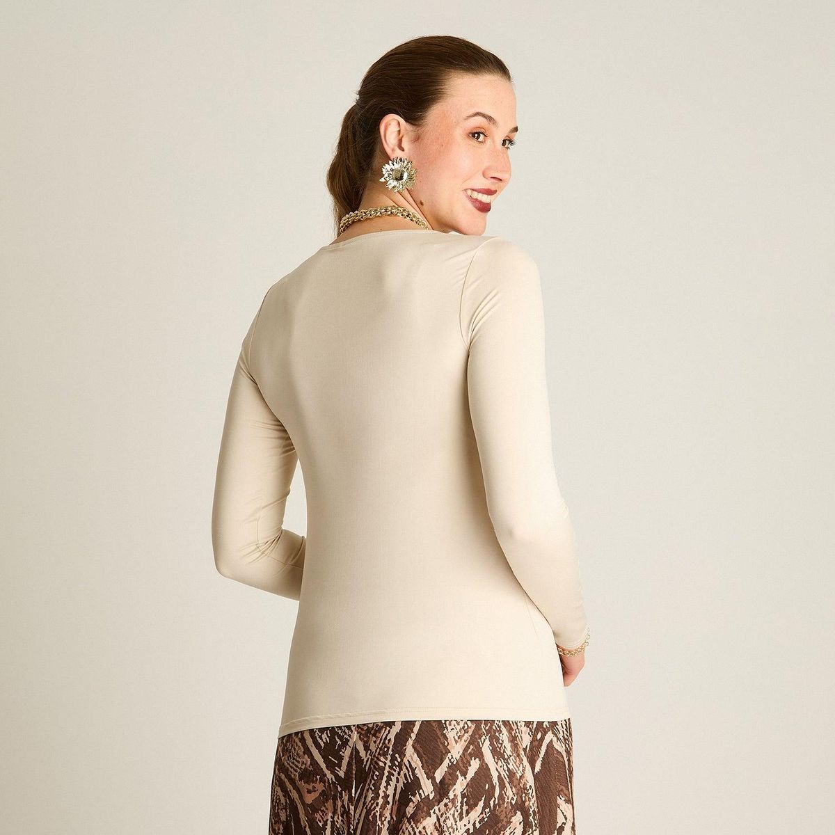 LORENZO DI PONTTI - Polera Básica Arena Manga Larga Escote Redondo