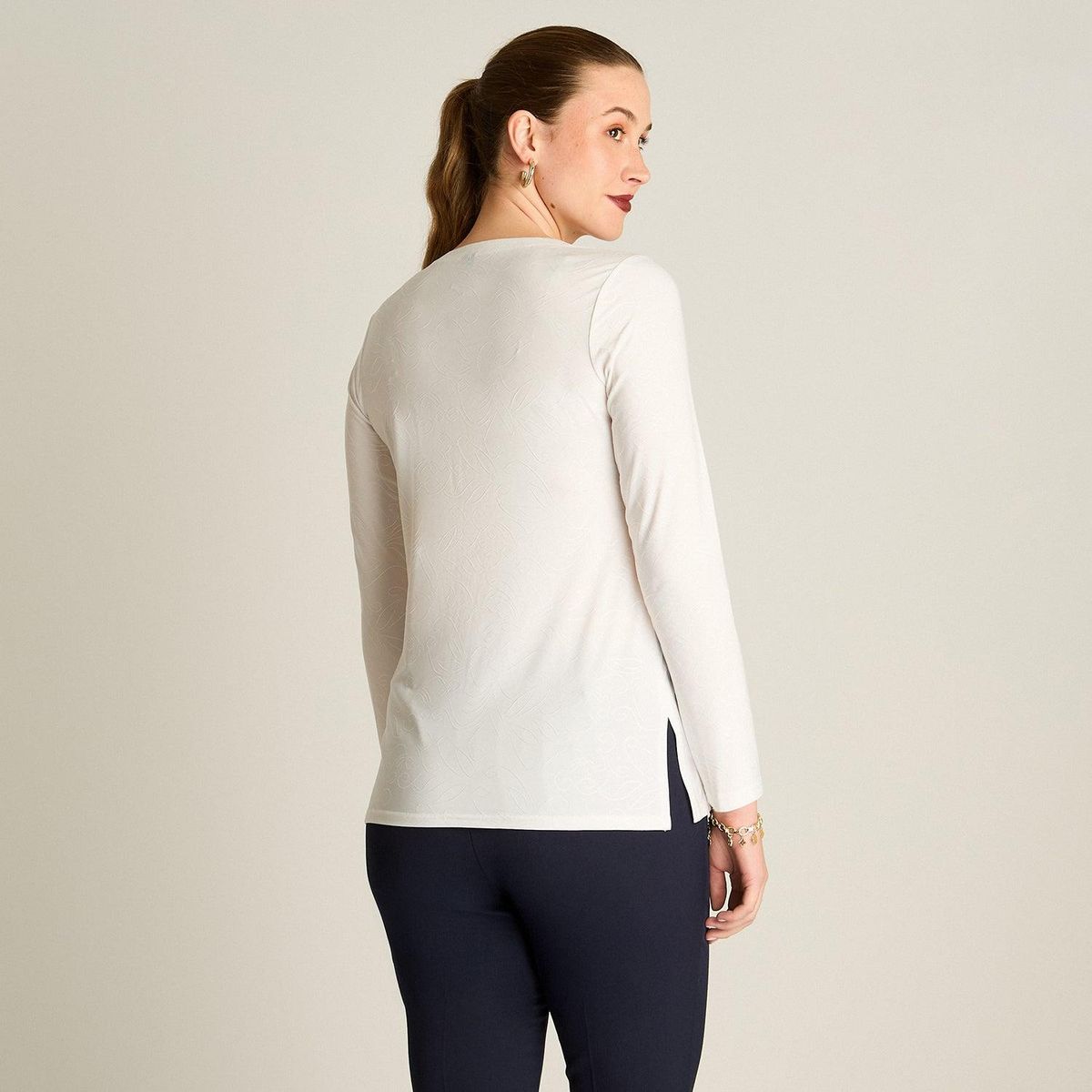 LORENZO DI PONTTI - Polera Crudo Manga Larga con Detalle en el Escote