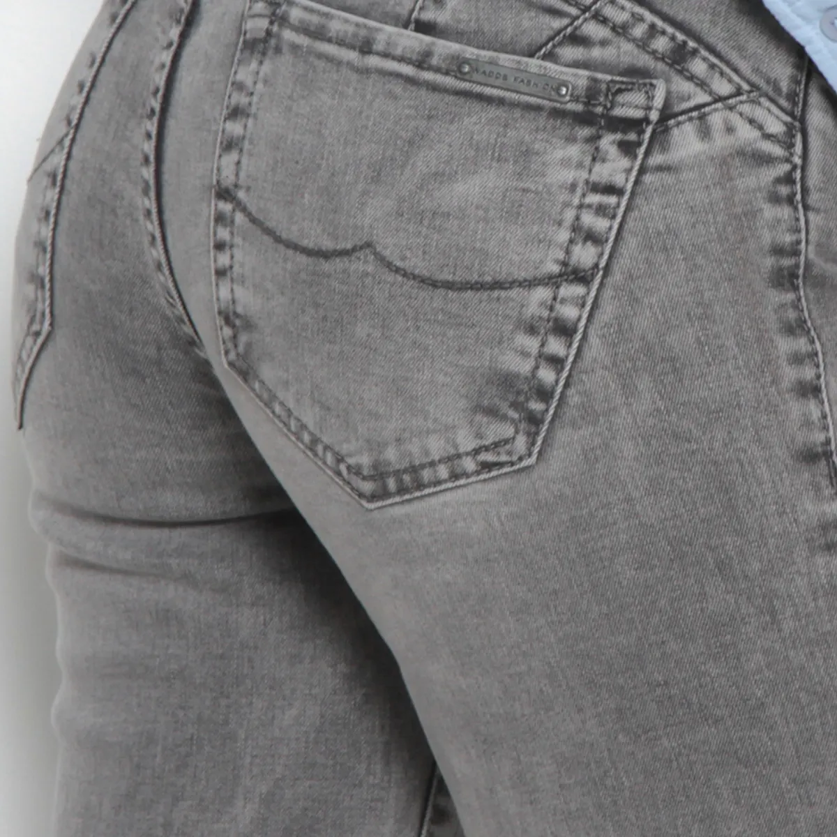 WADOS - JEANS MUJER RECTO TIRO ALTO  PRETINA BASICA 1 BOTON