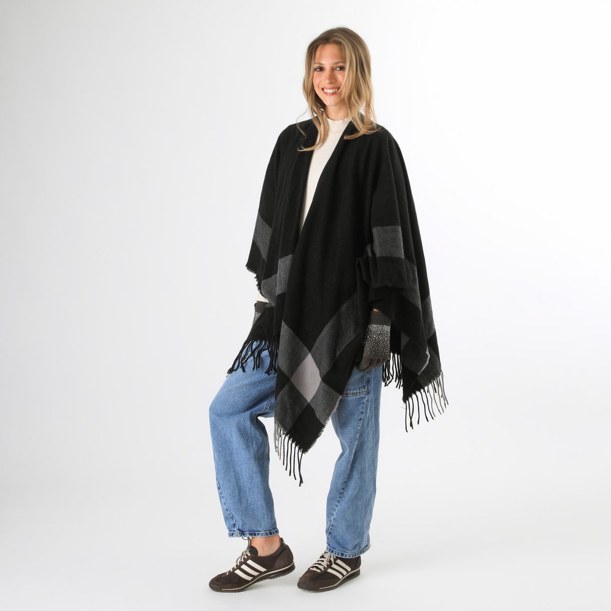 HUMANA - Poncho Gisa Negro Humana