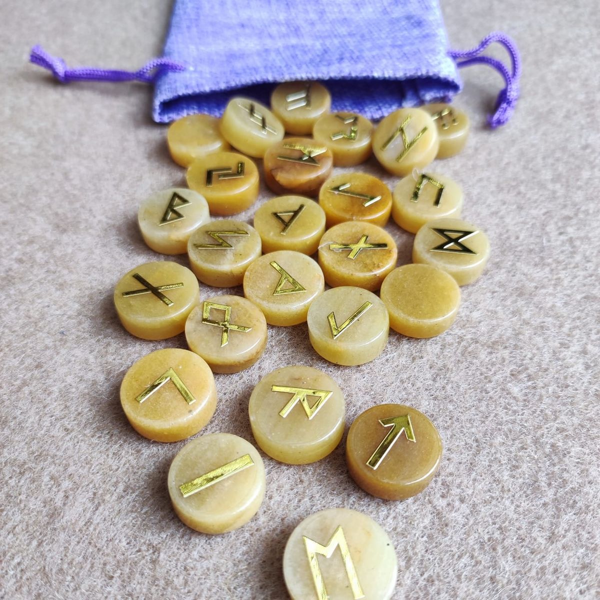 GENERICO - Runas Nórdicas de Piedra Cuarzo Aventurina Naranja Natural Alfabeto Vikingo