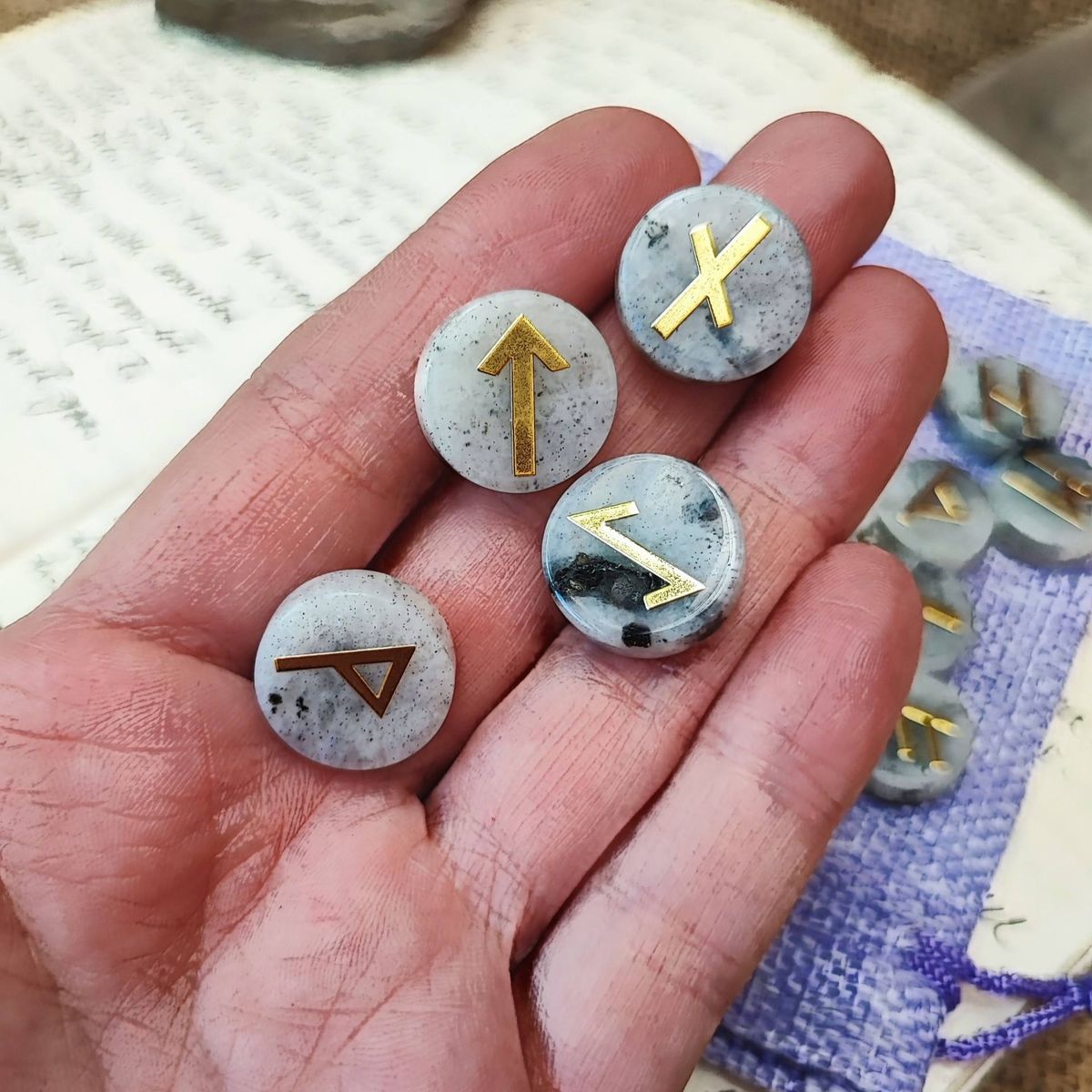 GENERICO - Runas de Piedra Luna Labradorita Blanca Natural Alfabeto Vikingo Nórdico