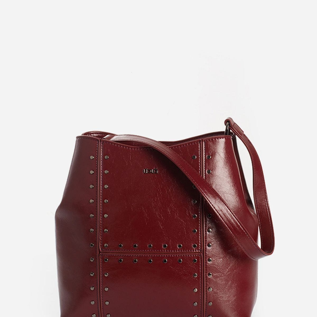 LIOLA - Cartera Tachas, Simil Cuero, Burdeo Liola