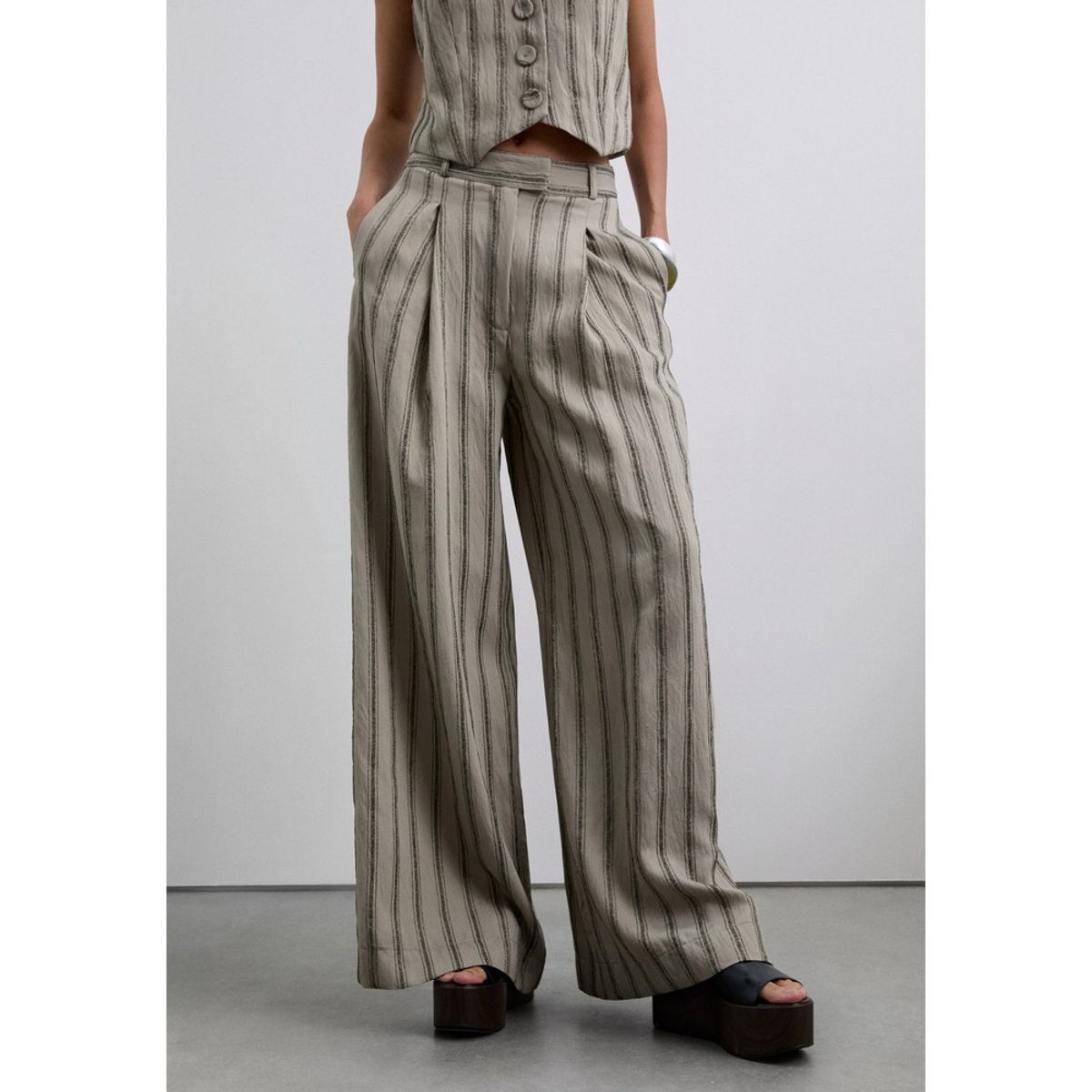 SCALPERS - Pantalón Culotte De Pinza Rayas