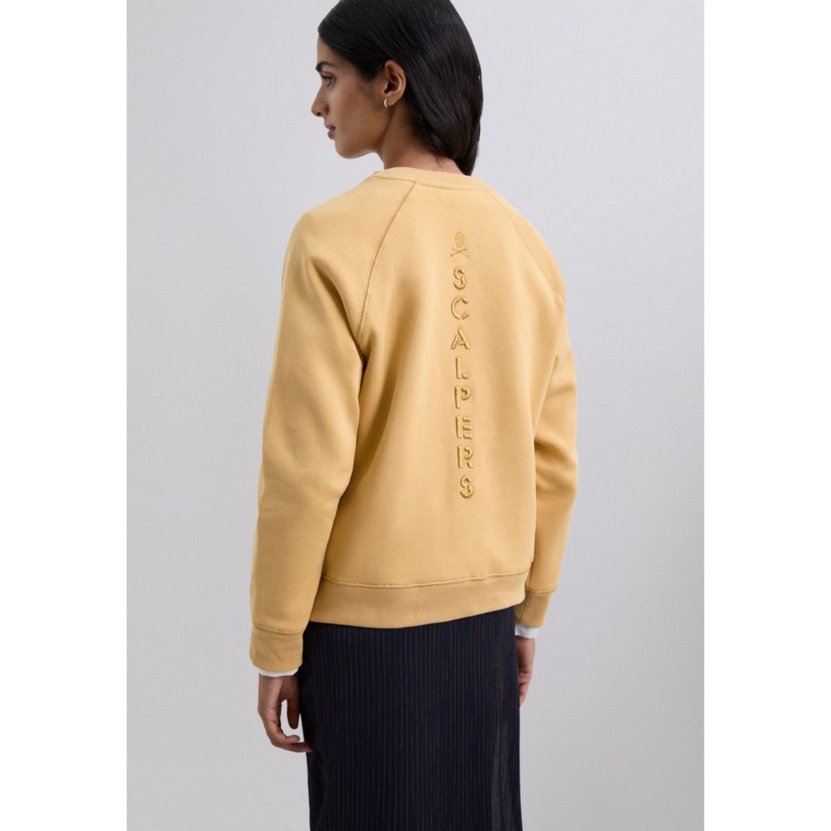 SCALPERS - Polerón Logo Bordado Trasero