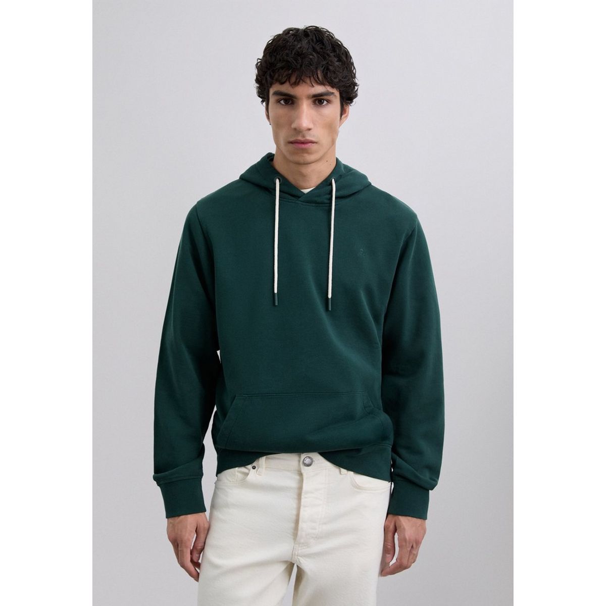 SCALPERS - Polerón Capucha Básica Bordada