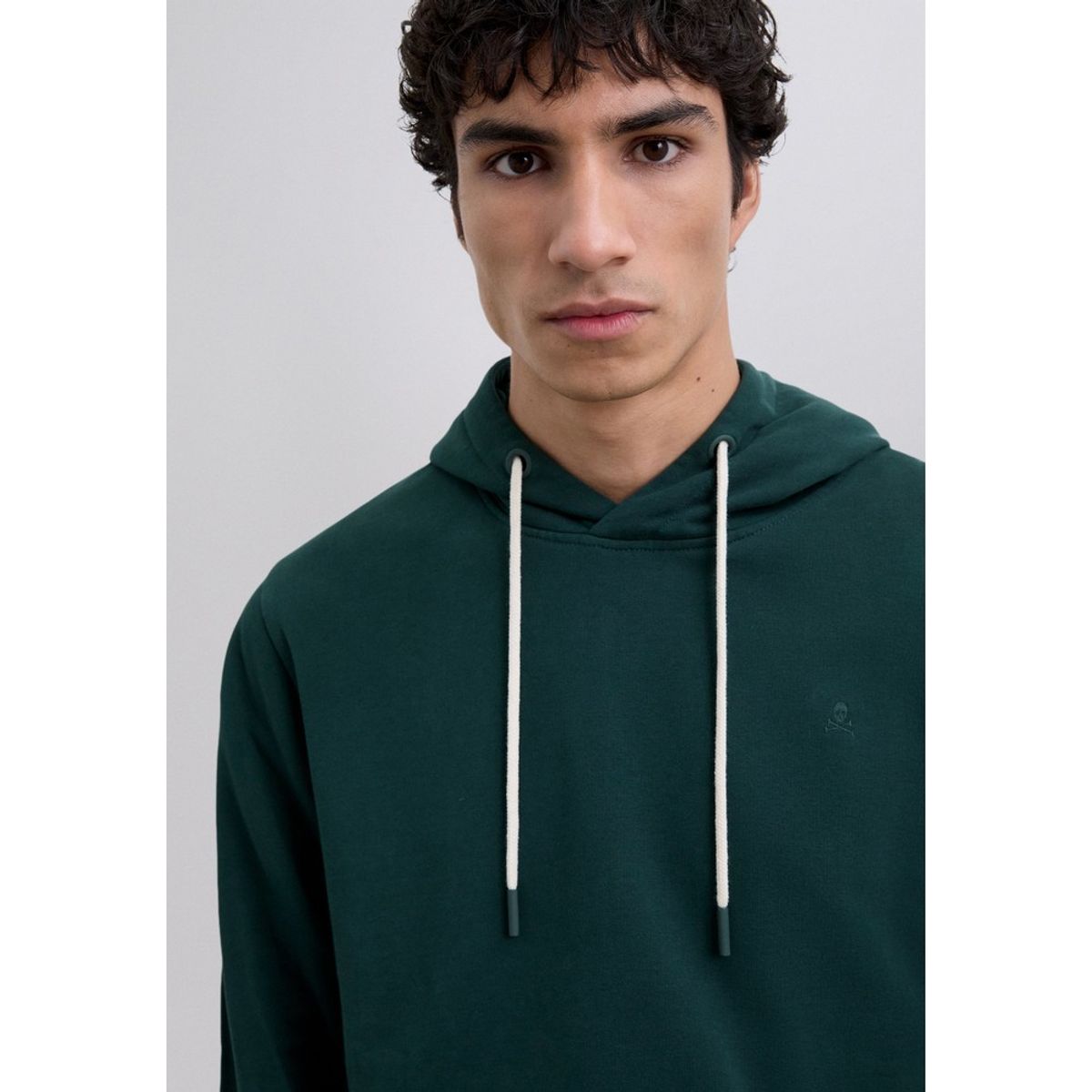 SCALPERS - Polerón Capucha Básica Bordada