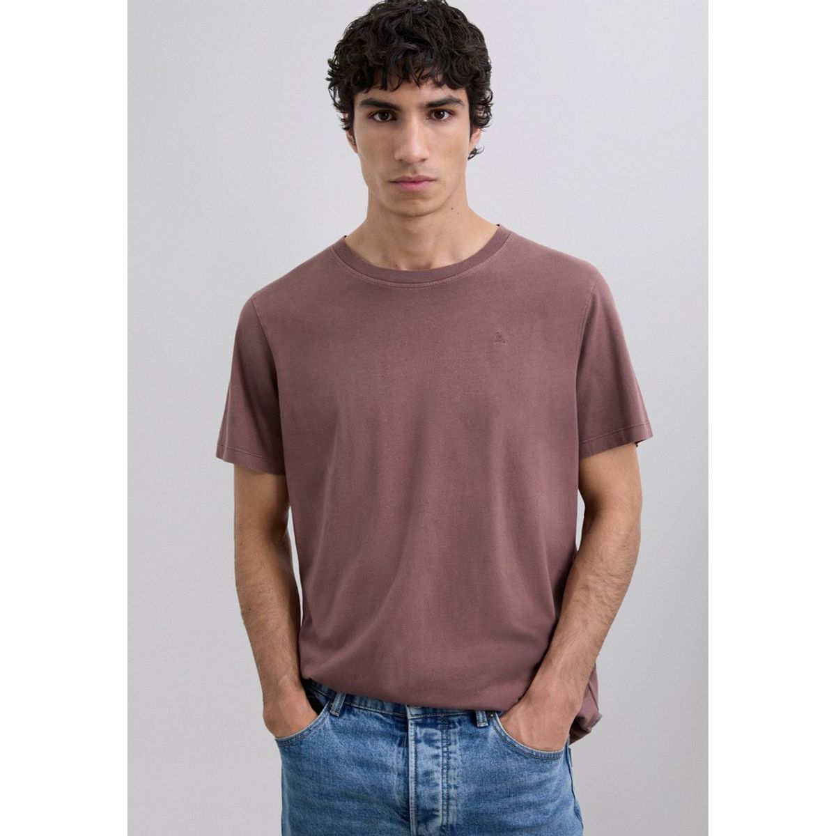 SCALPERS - Polera Calavera Bordada Tono